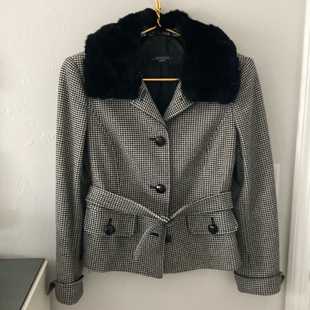 Beautiful Max Mara Weekend hounds tooth jacket with removable fur collar